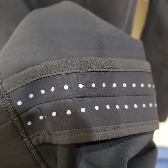 lululemon On The Move *Lightweight - Black - Picture 9 of 9